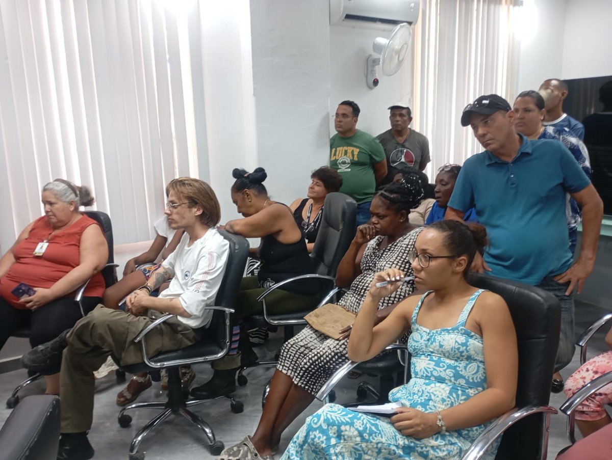 _MEDICuba's tweet photo. 🗓️ Hoy en MEDICuba S.A., Asamblea de Afiliados y Trabajadores. Debatimos el Decreto 164, sobre el sistema salarial estatal.

Participación activa, escucha y propuestas. Un espacio que reafirma la esencia democrática y revolucionaria de nuestro modelo.

#MEDICubaSA #EquipoMEDICuba https://t.co/k9un3iDtAu