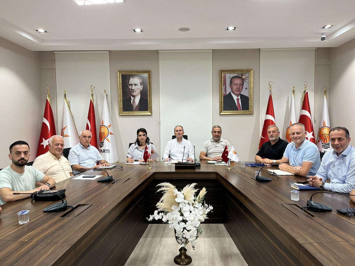 aksariyer's tweet photo. İlçe Yönetim Kurulu Toplantımızı, İlçe Başkan Vekilimiz Ömer Arıcı başkanlığında gerçekleştirdik.

Teşkilat çalışmalarımızı kapsamlı şekilde değerlendirerek üye çalışmalarımızın son durumunu istişare ettik. Mahallelerimizden gelen talep ve önerileri ele alarak çözüm odaklı değerlendirmelerde bulunduk, önümüzdeki haftanın çalışma planlamasını gerçekleştirdik.

Milletimize hizmet yolunda, güçlü teşkilat yapımız ve ortak akıl anlayışımızla çalışmalarımızı kararlılıkla sürdürmeye devam edeceğiz.

#HerMahallesiyleSarıyer #SevdamızSarıyer