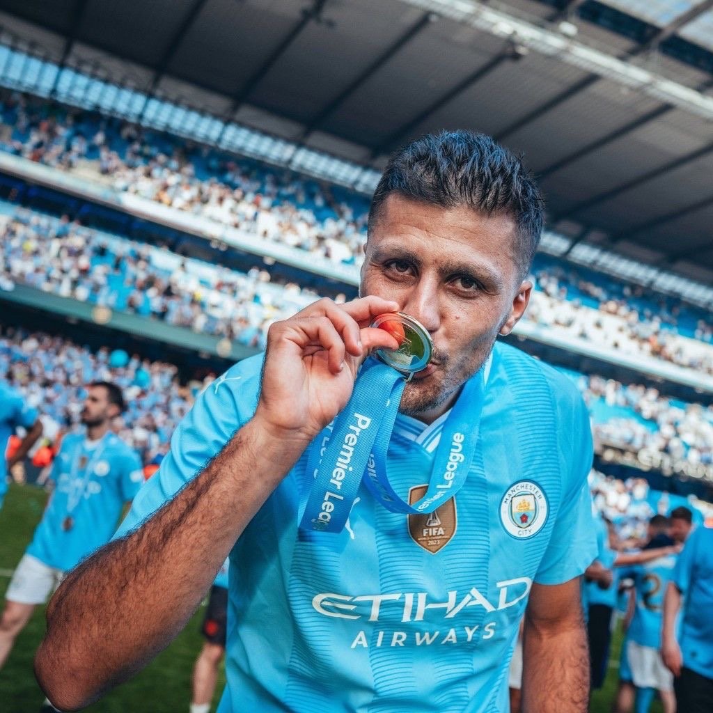 TouchlineX's tweet photo. 🚨 𝗝𝗨𝗦𝗧 𝗜𝗡: Real Madrid are willing to pay what Manchester City want to sign Rodri.

— @Pablo_Gallego__ https://t.co/vZB5Ajbcvs