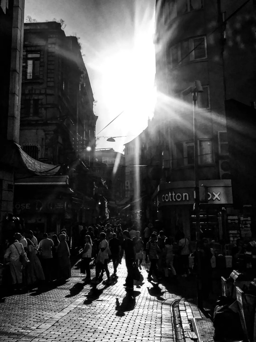 meltemsumeli's tweet photo. Gölgeler 
Photo by Meltem Sumeli 📷 
#streetphotography #photo #bnw https://t.co/7chUAbitSe