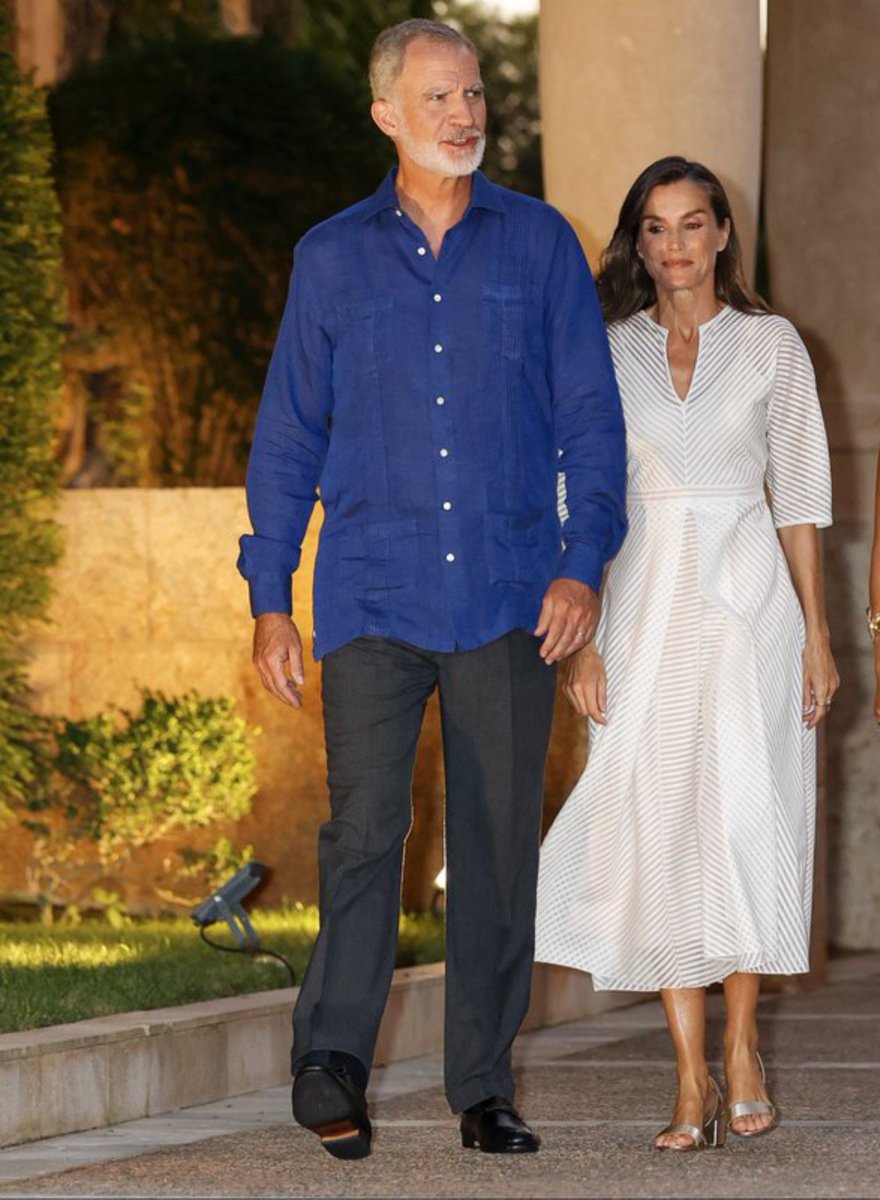 cotilleorealeza's tweet photo. 👑🇪🇦 El rey Felipe y la reina Letizia hoy en Marivent 😍

📸GTRES https://t.co/rDBTyv6D5N