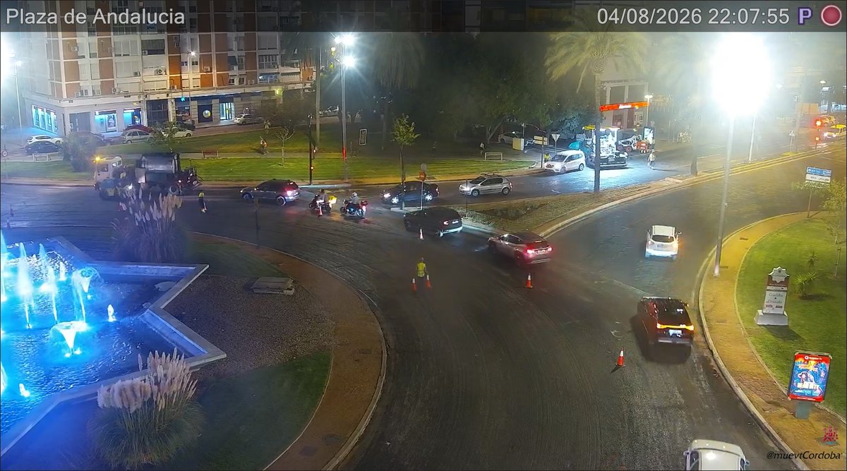 muevtcordoba's tweet photo. 📢📢❗️Atención‼️Cortes de tráfico en la Pza. de Andalucía por obras del "Plan Asfalto". Circulen con precaución y atiendan la señalización dispuesta en el lugar de corte.
#tráficoCórdoba
@ayuncordoba_es https://t.co/Vmrf24dUbF