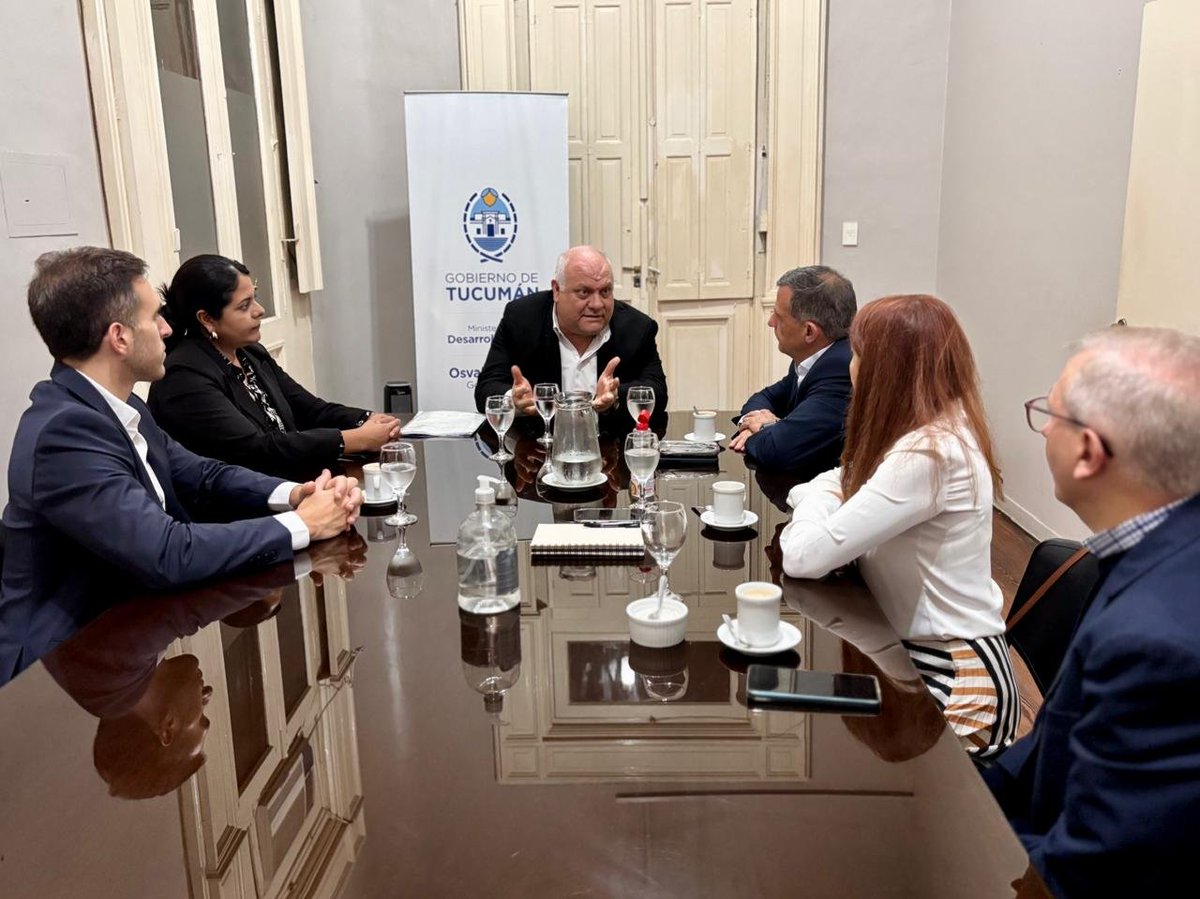 FEDEMASSOTUC's tweet photo. Hoy recibimos a autoridades del Banco Macro para avanzar en nuevas herramientas que fortalezcan la implementación de las políticas alimentarias en nuestra provincia. https://t.co/8CaSYWf0uS