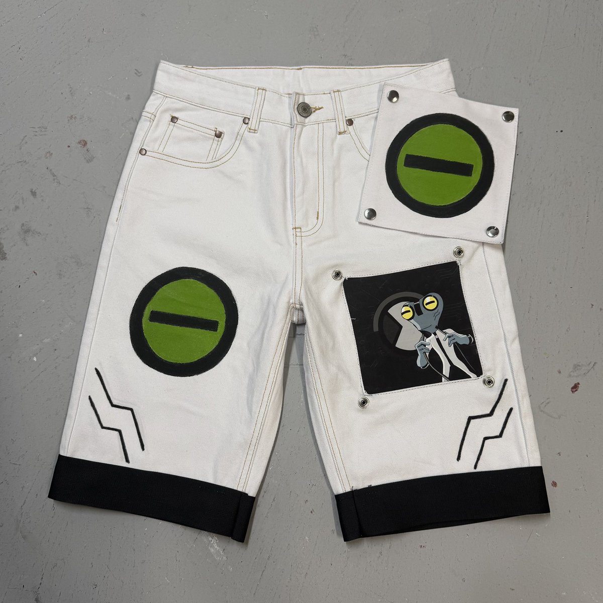 VoidReinc's tweet photo. Grey matter pants just dropped 🧠👽 https://t.co/E0bSUQCkS4