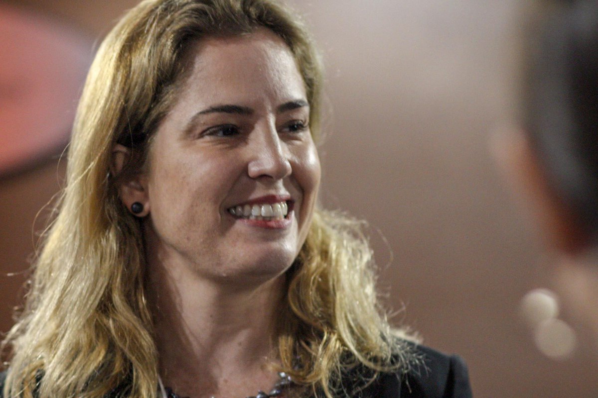 g1's tweet photo. Lava Jato: CNJ tem maioria para afastar juíza Gabriela Hardt do cargo https://t.co/qa1K0gOP4J https://t.co/G5yyKJiYvW