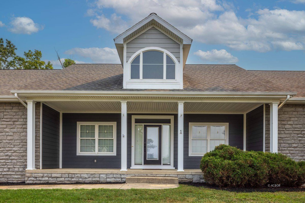 AthensOHRealtor's tweet photo. Under contract in University Estates! 🎉 This 3 bed, 2.5 bath ranch grabbed attention fast—single-level living in this Athens neighborhood is in high demand.  

See more: https://t.co/RR0OFfIW91  

#AthensOH #UnderContract https://t.co/AUrBo1meqI