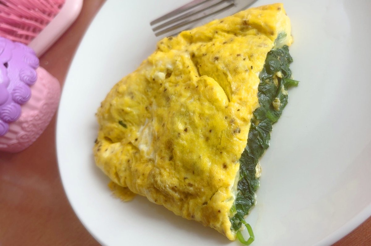 sprinklchan's tweet photo. spinach omelet :p https://t.co/bmCVat77uY