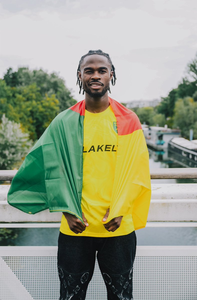 mercatosphera's tweet photo. 🇬🇧 El @NorwichCityFC ha fichado al lateral izquierdo camerunés Darling Yongwa (25 | #FCLorient) como agente libre. Firma hasta junio de 2030. https://t.co/e7Bt6Vjn3T