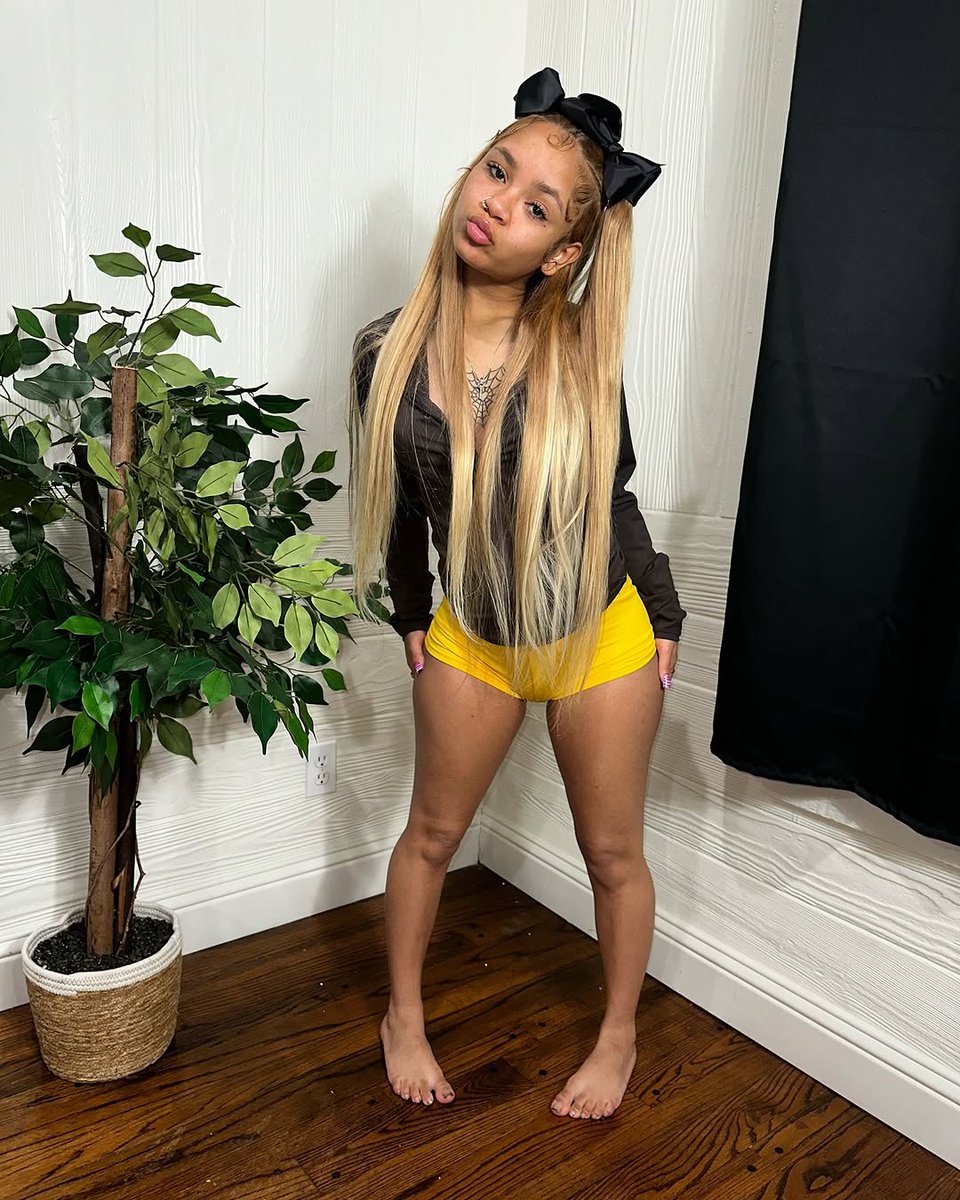miixeddollmnwk's tweet photo. 🖕🏼 who ain’t feeling me, ain’t no getting rid of me 💋. https://t.co/z5nDMl8WGB