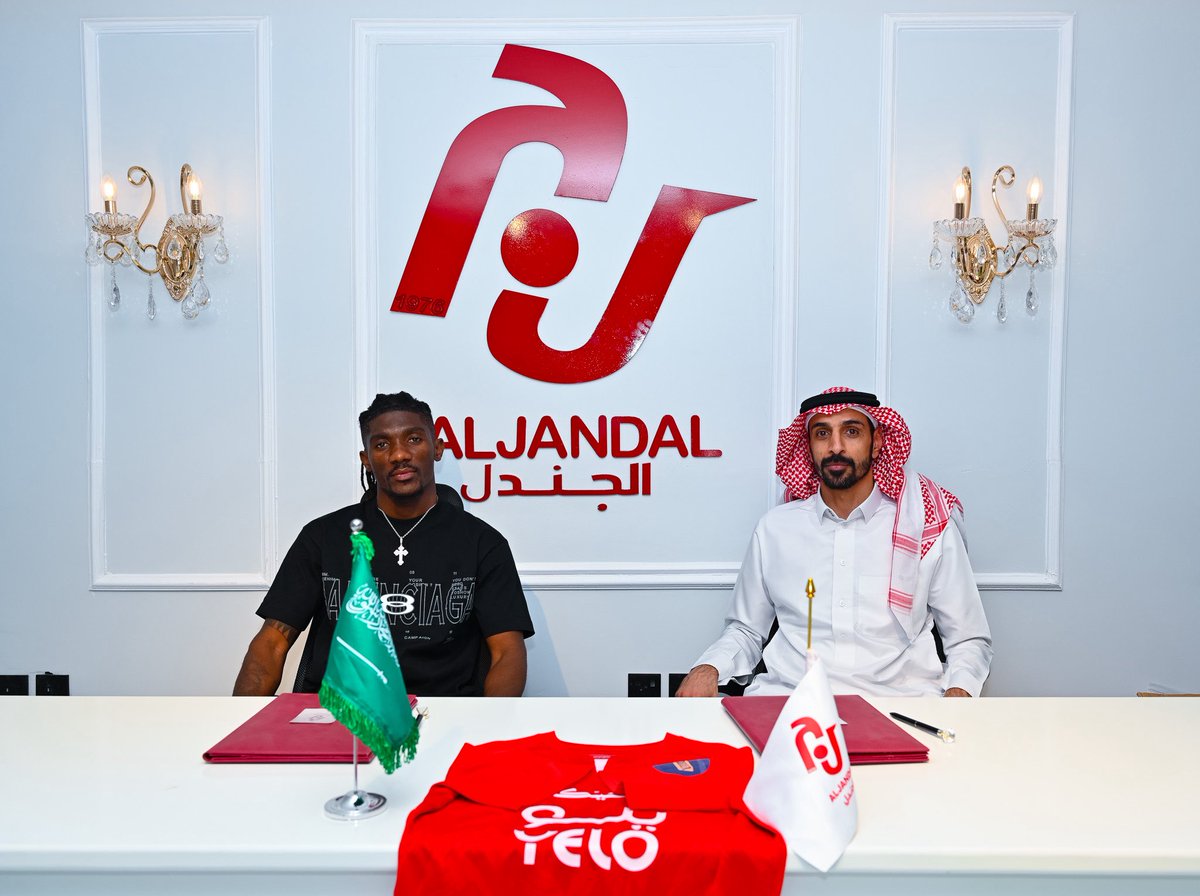 Aljandal_Fc's tweet photo. 📸صـور  مـن مراسم تـوقيـع العـقـد 

#صيفية_الجندل |#مارد_الجوف https://t.co/gb2iy2T2cO