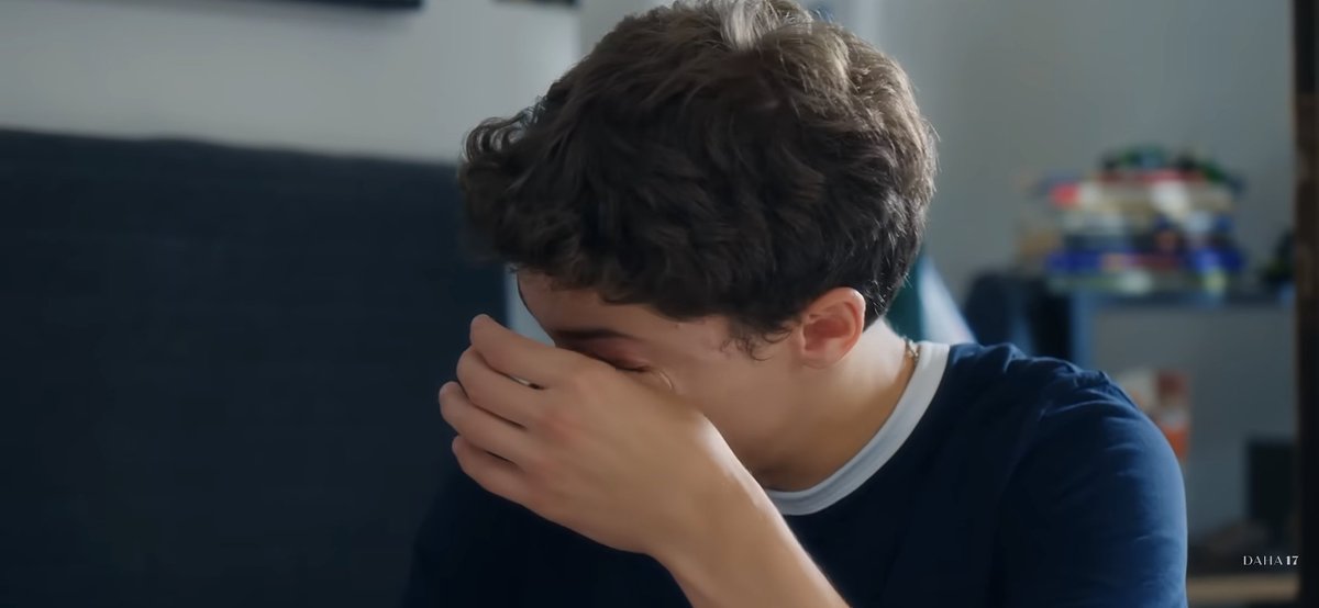 loitoitt's tweet photo. Aras'ın: "Acı çektim, kimse benim gibi acı çekmesin"
Teoman'ın: "Acı çektim, bir daha kimse bana acı çektiremesin" 
dercesine güçlü durmaya çalışmaları ama içlerinde iyileşmeyi bekleyen o incinmiş çocukluğun daha çok belli olması.. #Daha17 https://t.co/IPR2I6YWEy