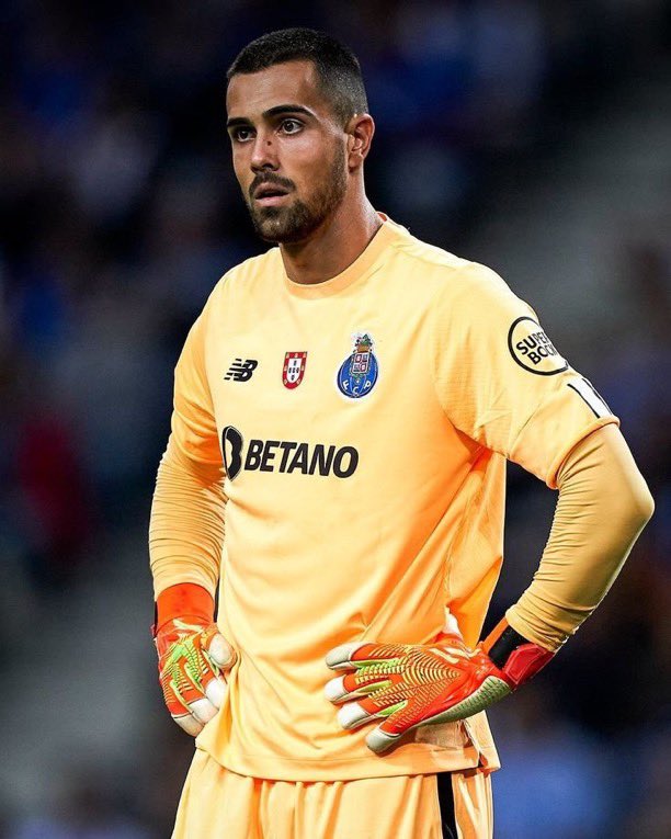 767TOUCHLINE's tweet photo. 🚨 Chelsea are ready to trigger  Diogo Costa's €60M release clause to sign the Porto goalkeeper.

The Blues are prepared to activate the clause to complete the deal.

(Source: @mundodeportivo) https://t.co/UjKZwdNLj3