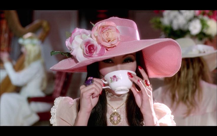 freakyfilms0's tweet photo. The Love Witch (2016) https://t.co/EWyGRjw8Ub