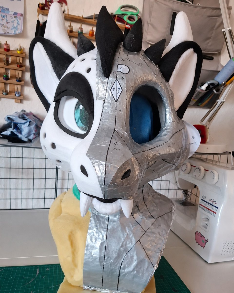 p1ushh's tweet photo. WIP head a little look at the head base taking shape

 #Fursuit #FursuitWIP #FursuitMaking #FurryArt https://t.co/8dI8oezFOv