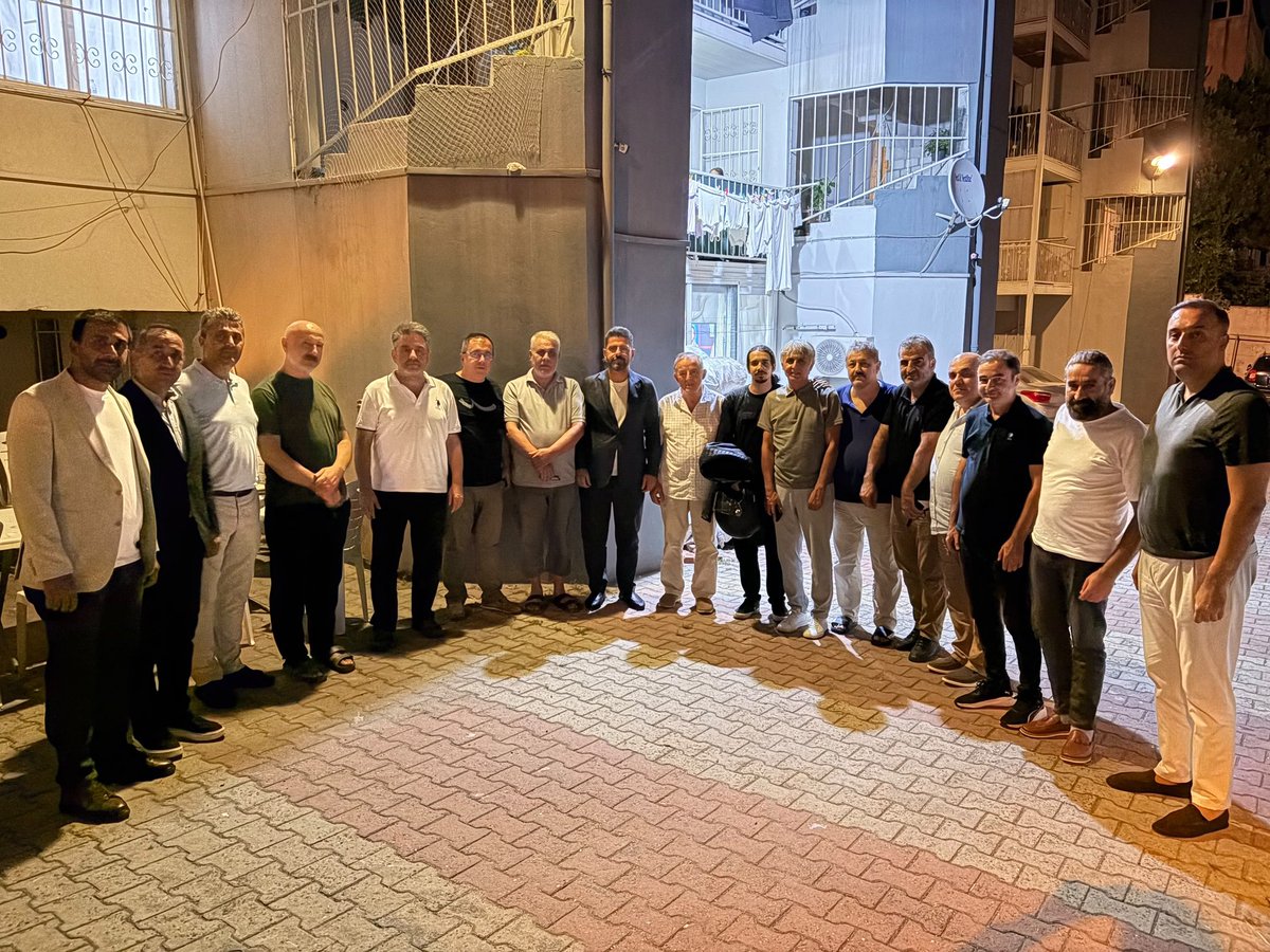 eyupilceakparti's tweet photo. 📍 Akşemsettin Mahallesi | Metro Blokları

Yoğun geçen günün ardından, Başkanımız @Muhmmtvanlioglu ile birlikte gecemizi de Metro Blokları’nın kıymetli komşularımızla birlikte geçirdik.

Samimi sohbetleri ve misafirperverlikleri için tüm hemşehrilerimize gönülden teşekkür ederiz.

Hayırlı geceler. 🌙

@abdullahozdemir 
@akpartiistanbul
