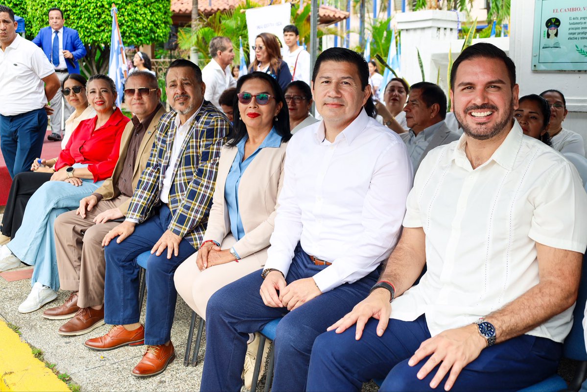 PacoRector's tweet photo. Dimos inicio a las celebraciones por el 82.º aniversario de la Facultad de Filosofía, Letras y Ciencias de la Educación con un pregón cívico lleno de arte, cultura y entusiasmo. 

#UniversidaddeGuayaquil
#SeguimosMarcandoHistoria https://t.co/8fIx8WuGKn