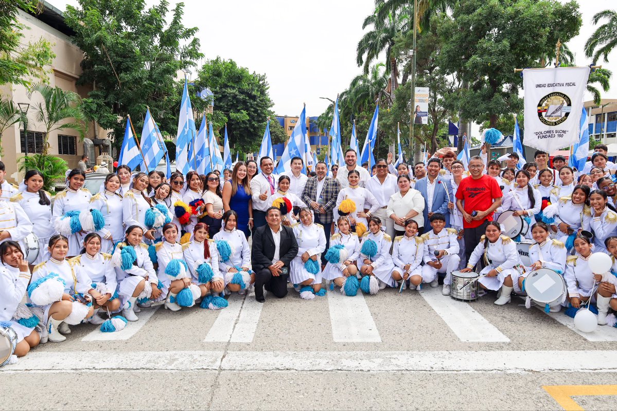 PacoRector's tweet photo. Dimos inicio a las celebraciones por el 82.º aniversario de la Facultad de Filosofía, Letras y Ciencias de la Educación con un pregón cívico lleno de arte, cultura y entusiasmo. 

#UniversidaddeGuayaquil
#SeguimosMarcandoHistoria https://t.co/8fIx8WuGKn