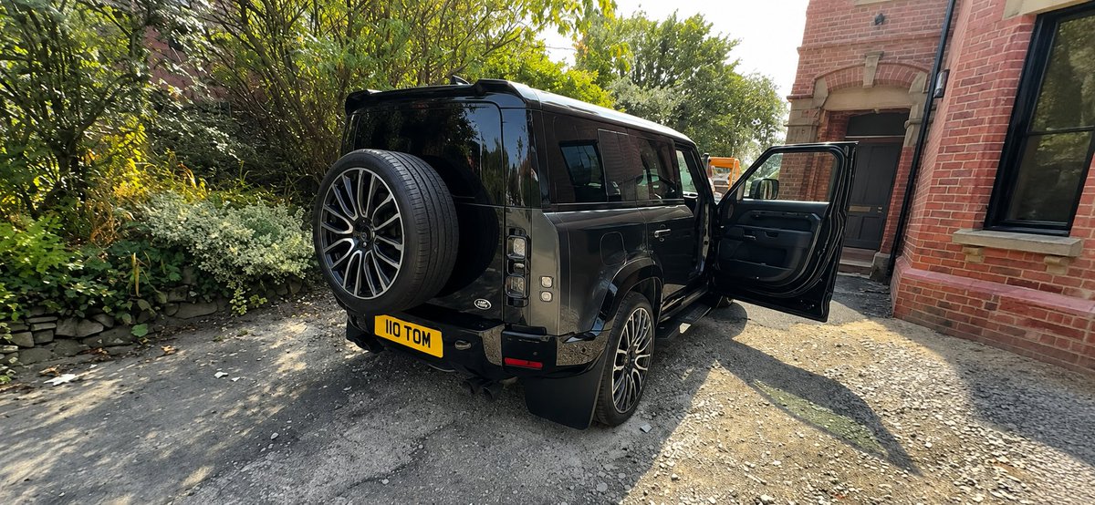 InSeCuReHunter's tweet photo. @Syndicate jesus christ thought you only had it for the day dont think changing the number plate would disguise it 🤣 https://t.co/WC4I6svIE3