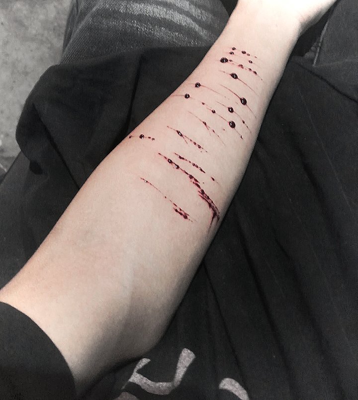 alexlynnx's tweet photo. fake blood sfx makeup #shtwt #shedtwt :3 https://t.co/yr9InGMMYk