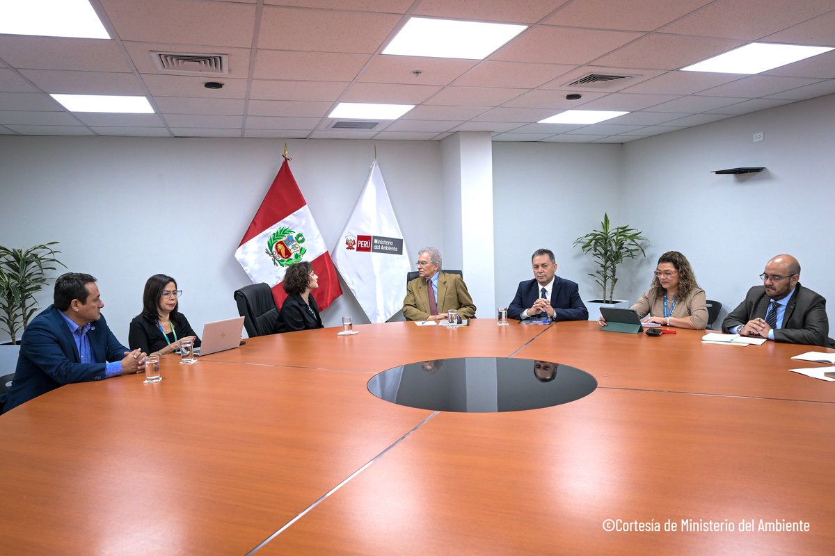 FAOPERU's tweet photo. Durante el encuentro, los equipos de @FAOPERU y @MinamPeru revisaron iniciativas vinculadas al manejo integral del fuego y al fortalecimiento de los sistemas de alerta temprana multiamenaza, a fin de promover acciones frente a los desafíos del Fenómeno El Niño. https://t.co/fHs6fhqNMp
