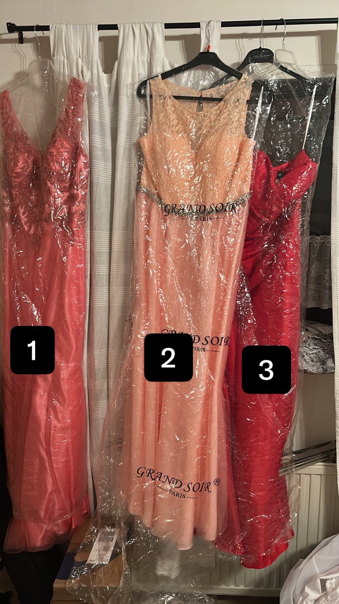 SissyAnna221034's tweet photo. Ich muss gleich an den pc, welches Kleid sollte ich tragen??? https://t.co/FuLEROZjJj