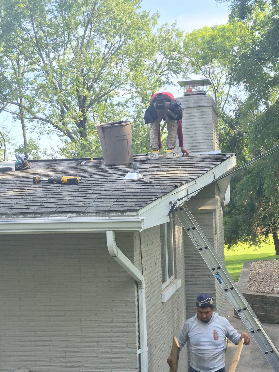 NickTHampton's tweet photo. Small repair for a friend of the family! Thank you Bob Durfee for trusting us with your roof and overhang repair! 💯
https://t.co/7db8uE2Gza
812.610.8615
🇮🇪☘️🇮🇪☘️🇮🇪☘️ https://t.co/loA0sHppyV