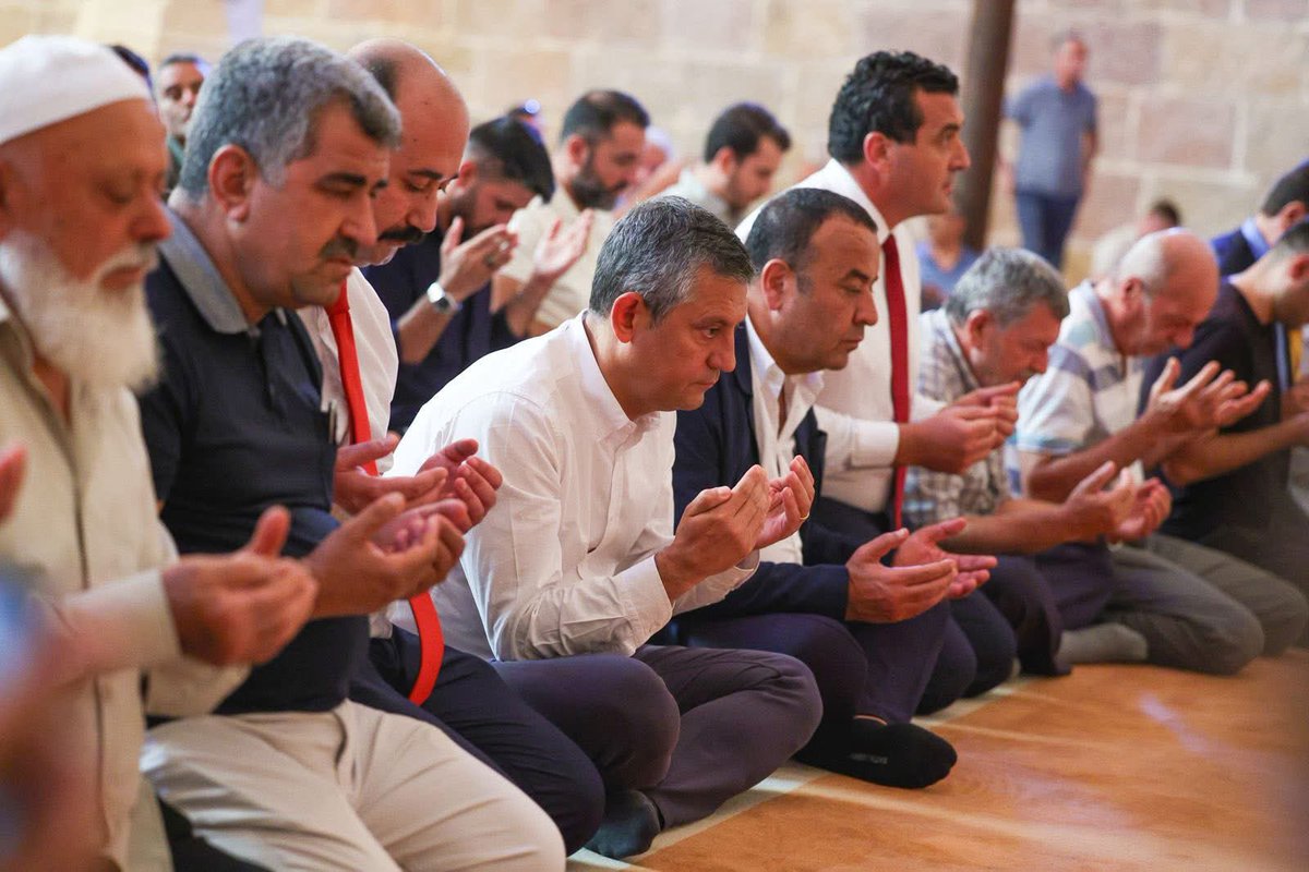 gurfig's tweet photo. Adam hepinize namaz kıldırdı, siz ona bir kadeh içki içirtemediniz bu da size dert olsun.. https://t.co/DCtdR25VPM
