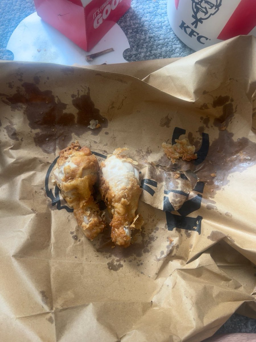 Darimireddii's tweet photo. @KFC_UKI Worst experience ever. My KFC Harlow order was extremely oily, overly salty, and the chicken coating was damaged. The food was inedible, and I had to throw it away. Very disappointed with the quality. Please look into this.@kfc https://t.co/HJqBQRW4t3