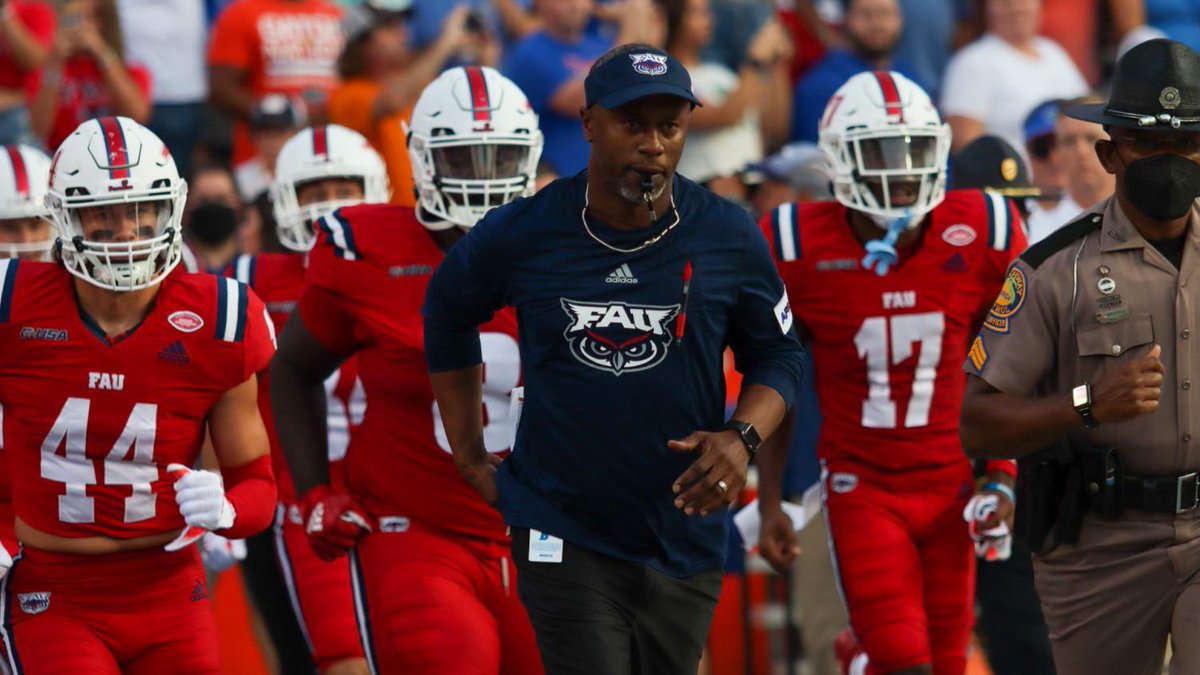 _Jaydenjohnson's tweet photo. After a great conversation with @TaylorBrownFAU I am blessed to receive an offer from the FAU #AGTG @FAUFootball @coachjohnNCSA @cjrecruiting2 @CoachRuggles @RecruitEastside @247recruiting @PrepRedzoneTX @vypehouston @NSNationFB https://t.co/qit57Ue9kf