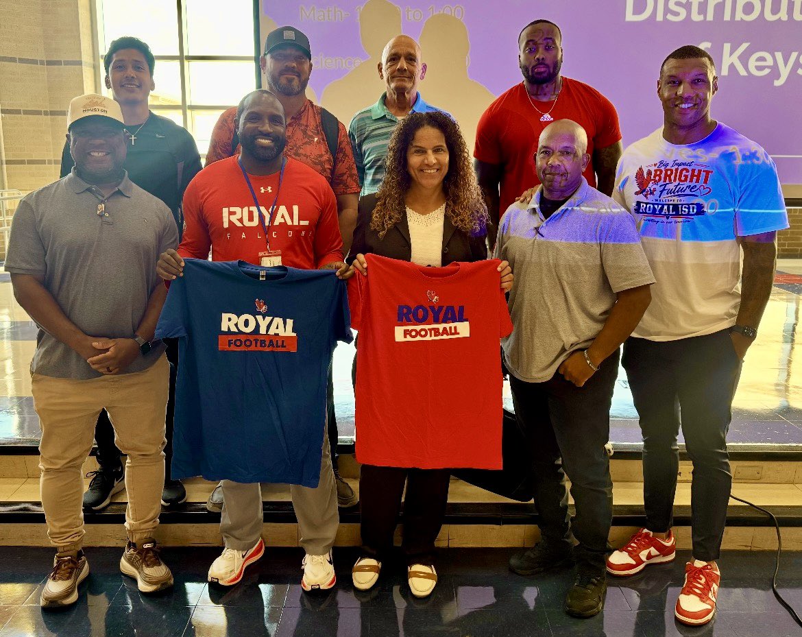 CoachReagins's tweet photo. Join us @RoyalFootball4 in welcoming our new Principal, Principal Harris, to the Falcon family! π¦
β€οΈπ
We are excited and looking forward to your leadership and a great school year! πππβΎοΈπβ½οΈπ₯β³οΈπ₯
@risdhighschool @RISD_Sports @RoyalISD
#RoyalFootball #FalconPride #RoyalISD #WeAreRoyal