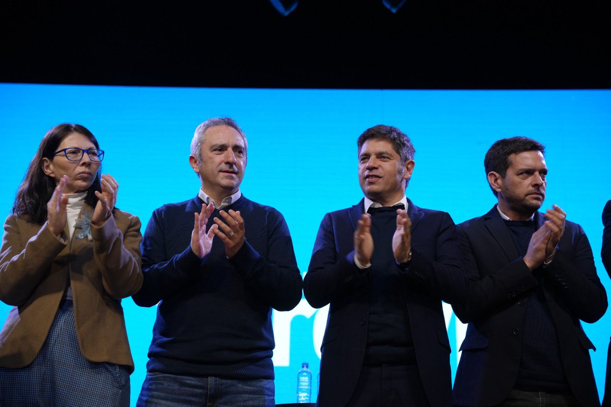 sbatakis's tweet photo. Este título de propiedad es más que un simple documento, es la seguridad sobre la vivienda que habitan hoy y será la base del presente para avanzar en otros proyectos y pensar en el futuro. https://t.co/qcvNgTvAoL