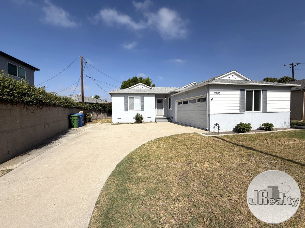 jrealty's tweet photo. 11703 Port Rd, Culver City, CA 90230

For showing: https://t.co/yagNMuFBXc

#CulverCity #ForRent #LosAngelesRentals #HouseForRent #PetFriendly #JRealty

Listed by Dylan Gallagher DRE# 02036528 https://t.co/D2XAJa36t8