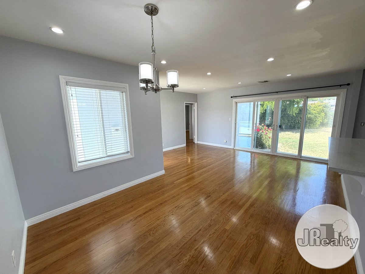 jrealty's tweet photo. 11703 Port Rd, Culver City, CA 90230

For showing: https://t.co/yagNMuFBXc

#CulverCity #ForRent #LosAngelesRentals #HouseForRent #PetFriendly #JRealty

Listed by Dylan Gallagher DRE# 02036528 https://t.co/D2XAJa36t8