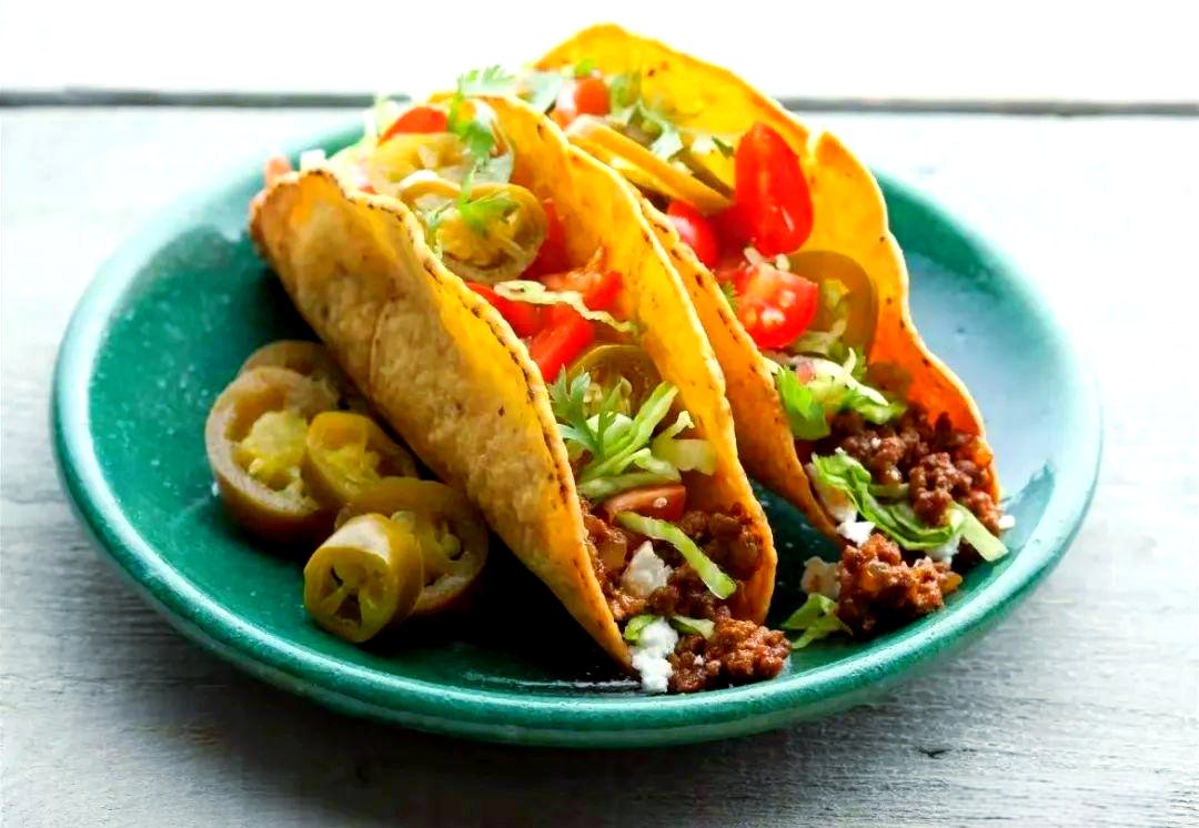 kaustuv2010's tweet photo. Craving late-night street food  Freshly grilled tacos with zesty salsa and crispy toppings hit different on a cool evening—worth every car horn and savory whiff nearby! https://t.co/cavxWvmPIn