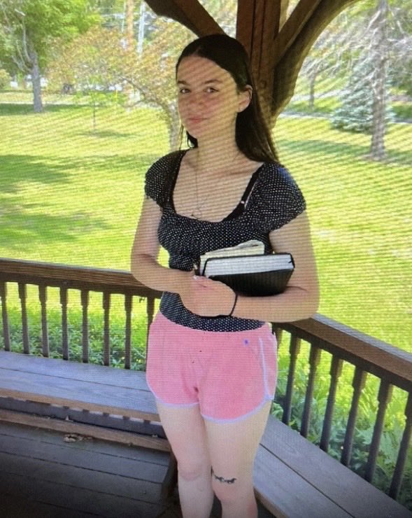 natcalztv's tweet photo. Another photo of Emma Oppedisano, 19, who was last seen around 8:30 p.m. Monday in the area of Browncroft and Old Browncroft boulevards, according to deputies.
Anyone with information on her whereabouts is asked to call 911. https://t.co/tRXwlWAvZ4