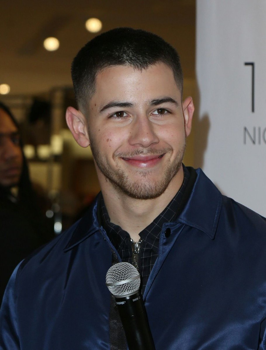 cinthyaforliam's tweet photo. Nick Jonas y Erik Lira si tienen un aire no? hasta el mismo lunar JAJSKA 
les dejo el tik tok q subí sobre eso ya se hizo medio viral https://t.co/9RRuL3r2xj https://t.co/wKae5kIwJS