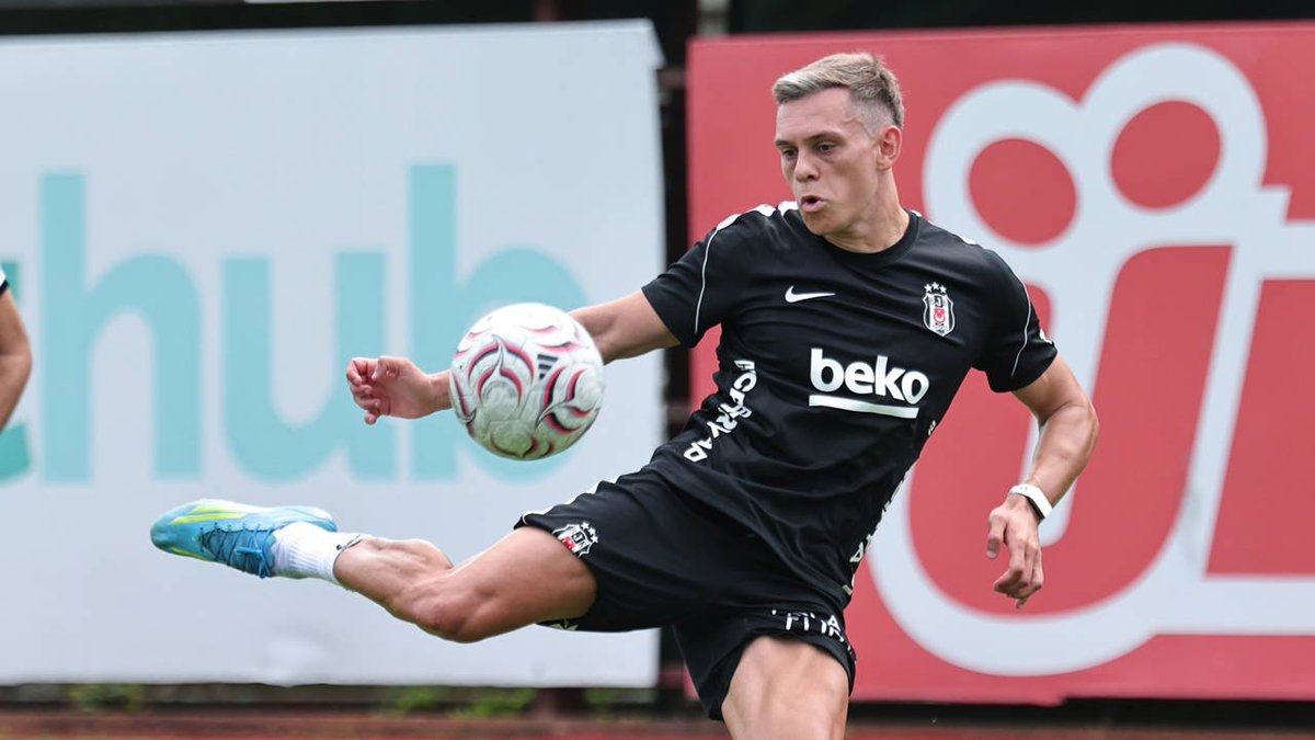 spordepormedya's tweet photo. Beşiktaş, limit açıp Trossard’ın lisansını çıkaramazsa FC Hradec Králové turunda iki maçta da forma giyemeyecek. Beşiktaş’ın limit açabilmesi için oyuncu satışı gibi bir hamle yapması gerekiyor. (Onur Tuğrul) https://t.co/iEDydiwNO3