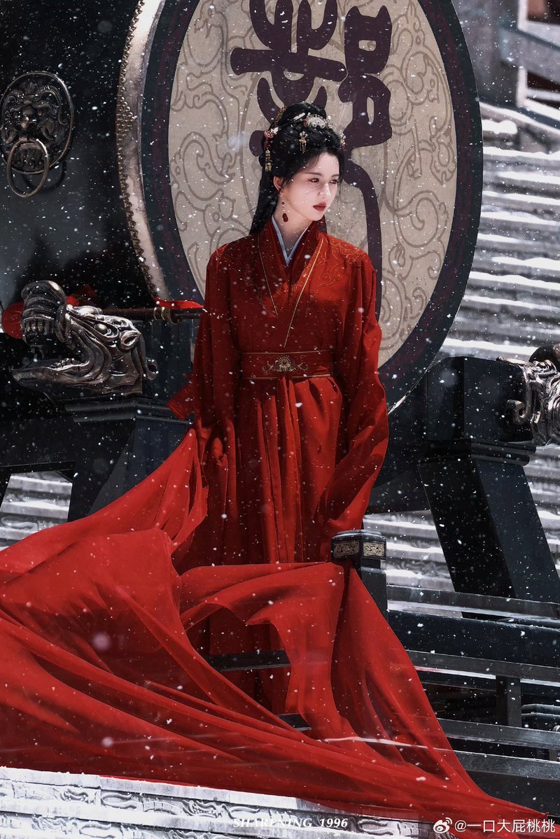 nugupromoter's tweet photo. Former Gugudan member Liu Xiening (Sally) has been officially revealed as the female lead for the upcoming Youku drama 'Sea of No Return', alongside Li Yunrui as the male lead.

Set to air later this year. https://t.co/hpKUMdFvyZ