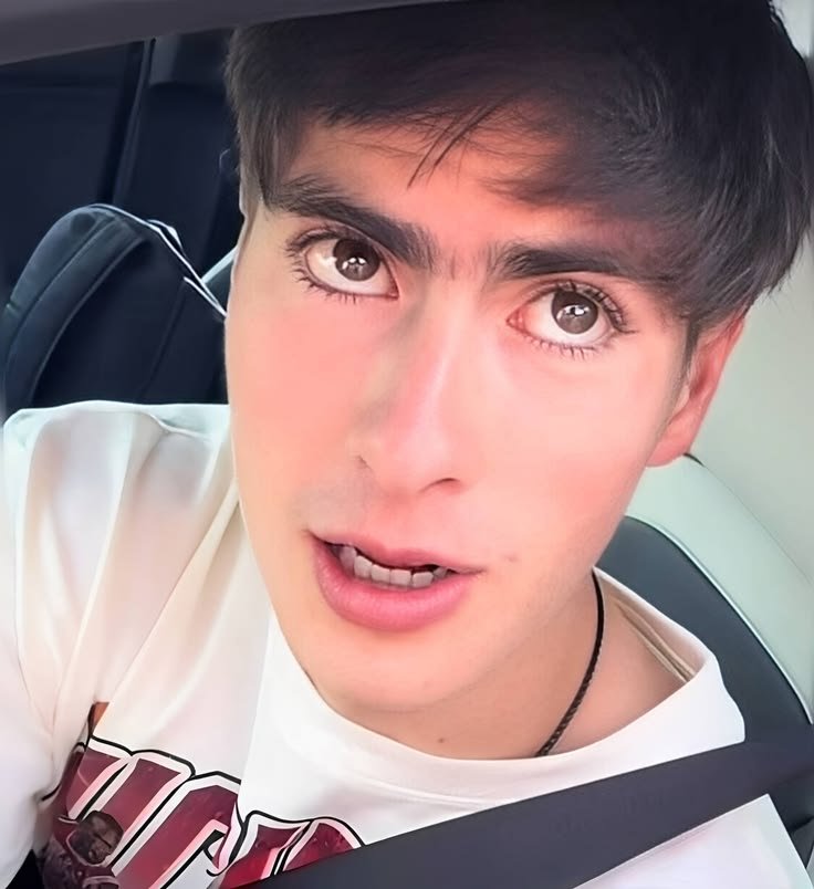 haktism's tweet photo. qué bonitos tienen los ojos y las cejas los dos,
Será requisito en Chivas estar tan bonitos? pienso https://t.co/CSdCggIWg3
