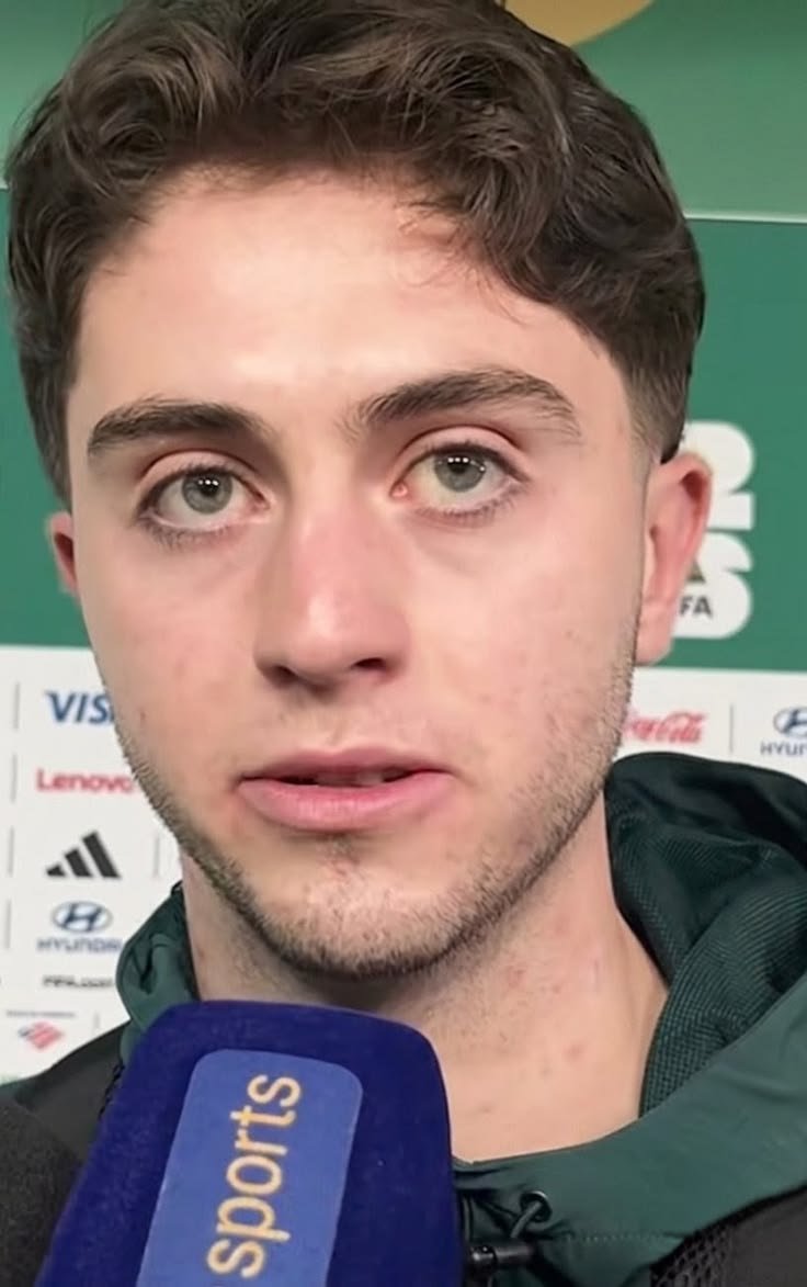 haktism's tweet photo. qué bonitos tienen los ojos y las cejas los dos,
Será requisito en Chivas estar tan bonitos? pienso https://t.co/CSdCggIWg3