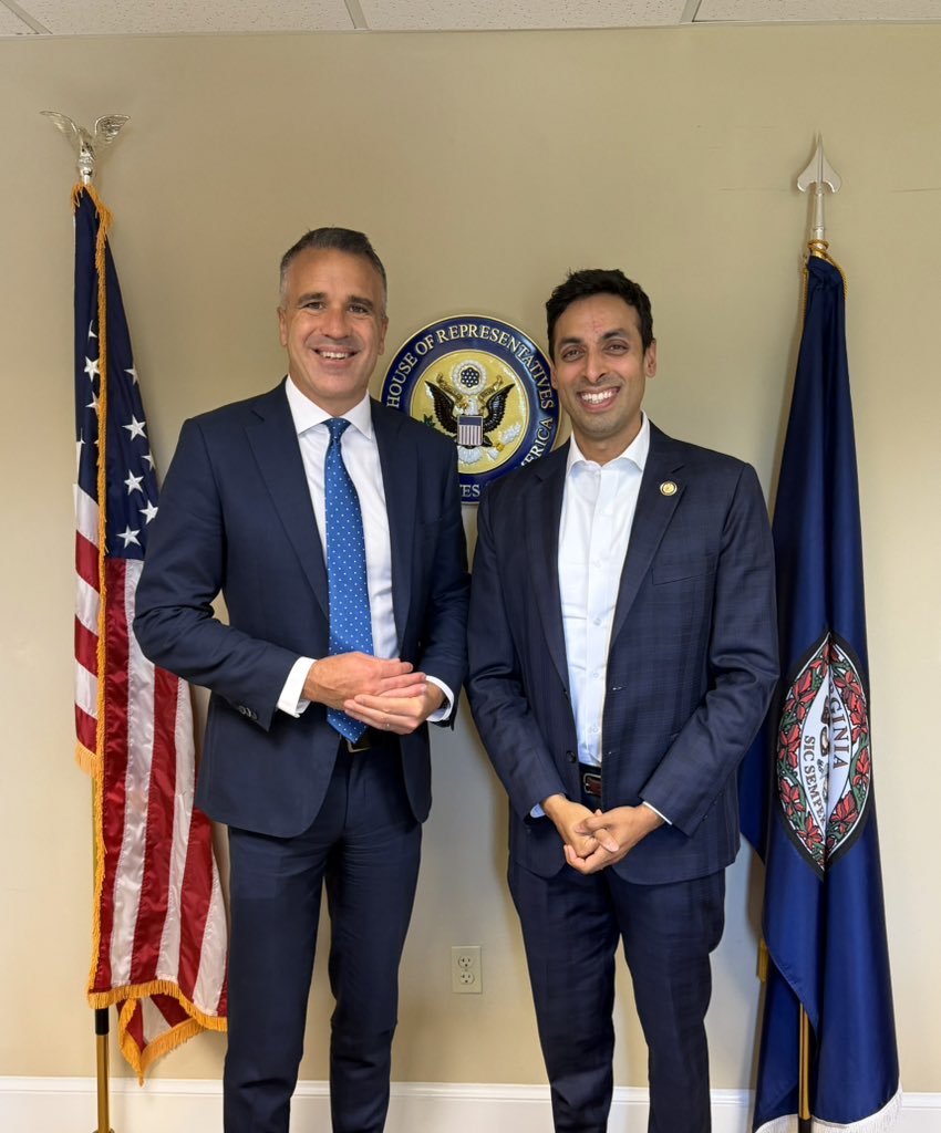 PMalinauskasMP's tweet photo. Northern Virginia is known as ‘Data Centre Alley’, at one point handling an estimated 70% of global internet traffic.

It was a pleasure to meet with @SuhasforVA in Leesburg to discuss Virginia’s experience with data centres, as well as the importance of AUKUS. https://t.co/993PZTLnOJ