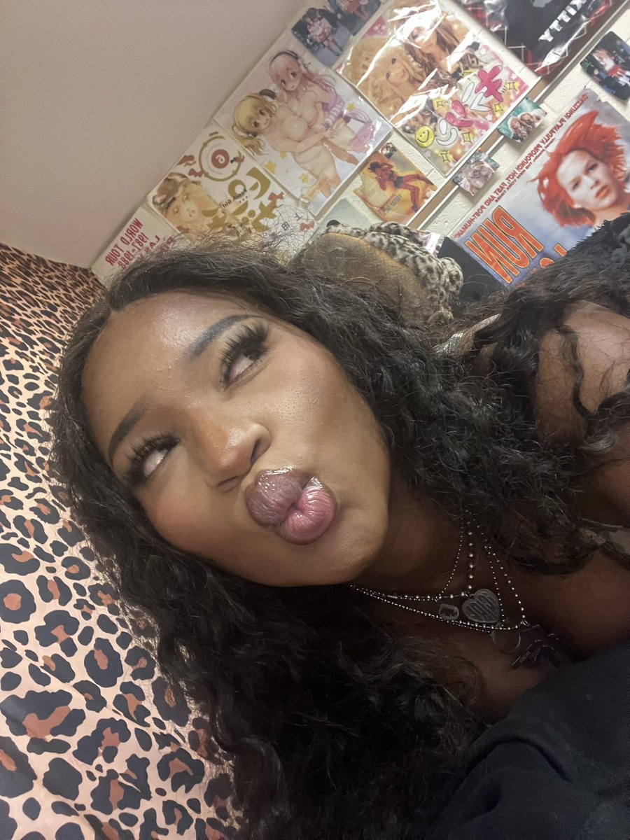 richsexyslut's tweet photo. miss my dorm https://t.co/Qnw9s8vcoA