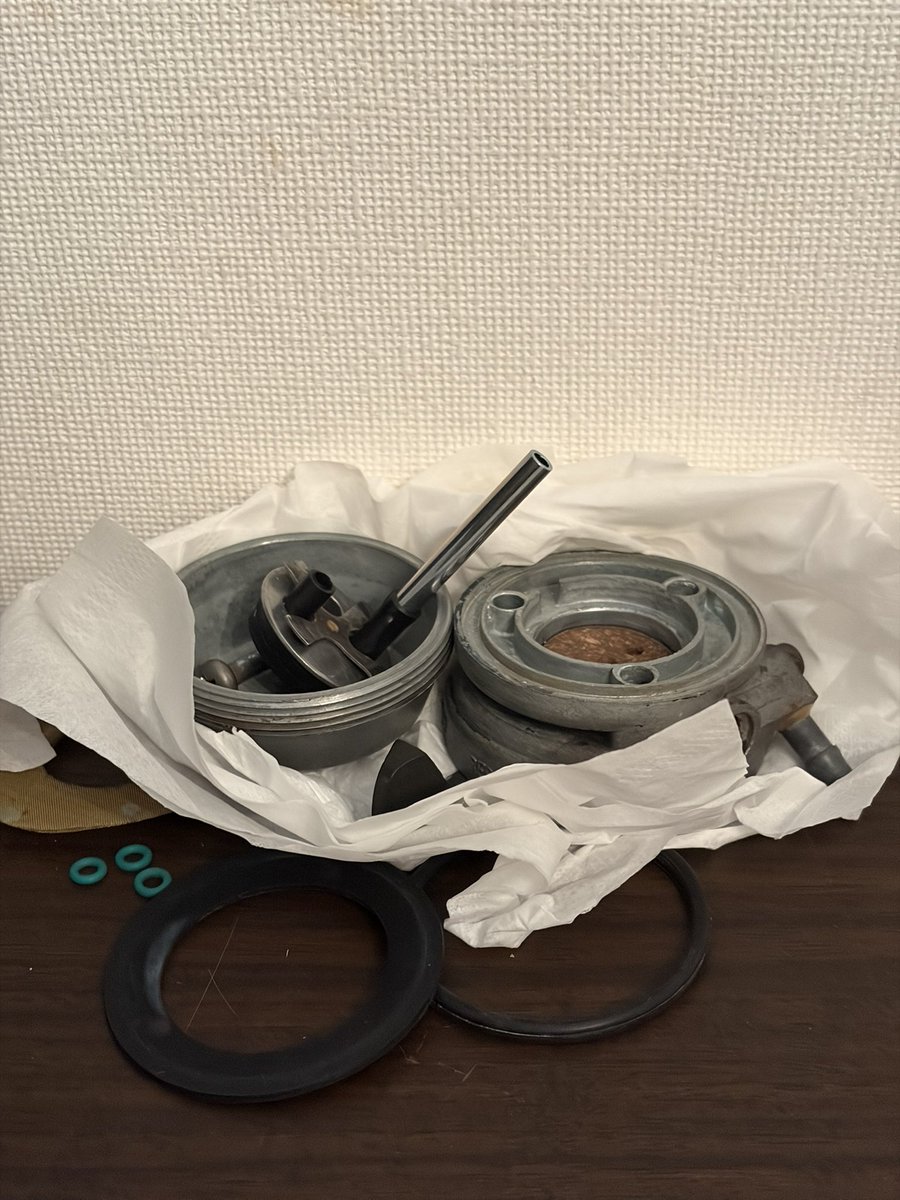 satosh100's tweet photo. Oリング届いたー
ガソリンコック洗浄したー
コレで漏れは止まる…のか⁉️
#c92 #cs92 #benly #神社仏閣 https://t.co/9slwFBqoI7