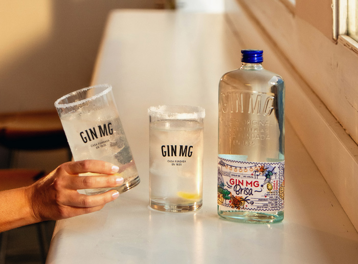 ocimag's tweet photo. El legado artesanal de Gin MG evoluciona con Gin MG Brisa, una nueva propuesta fresca y aromática que celebra los momentos reales. Descúbrela en ➡️ https://t.co/eNXyFCZLub https://t.co/iHBLSMAj2s