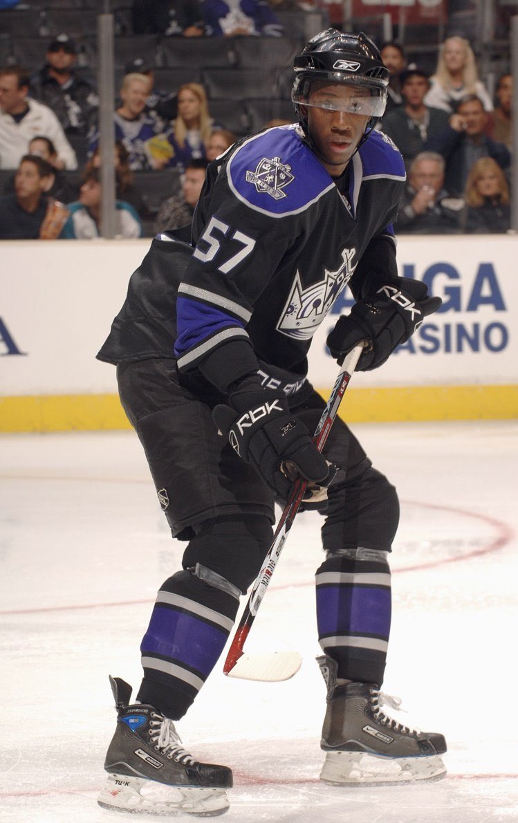 Kingstorian's tweet photo. Wayne Simmonds (57) days until the @LAKings season opener.
#LAKings #GoKingsGo https://t.co/DTAqpcr6yx