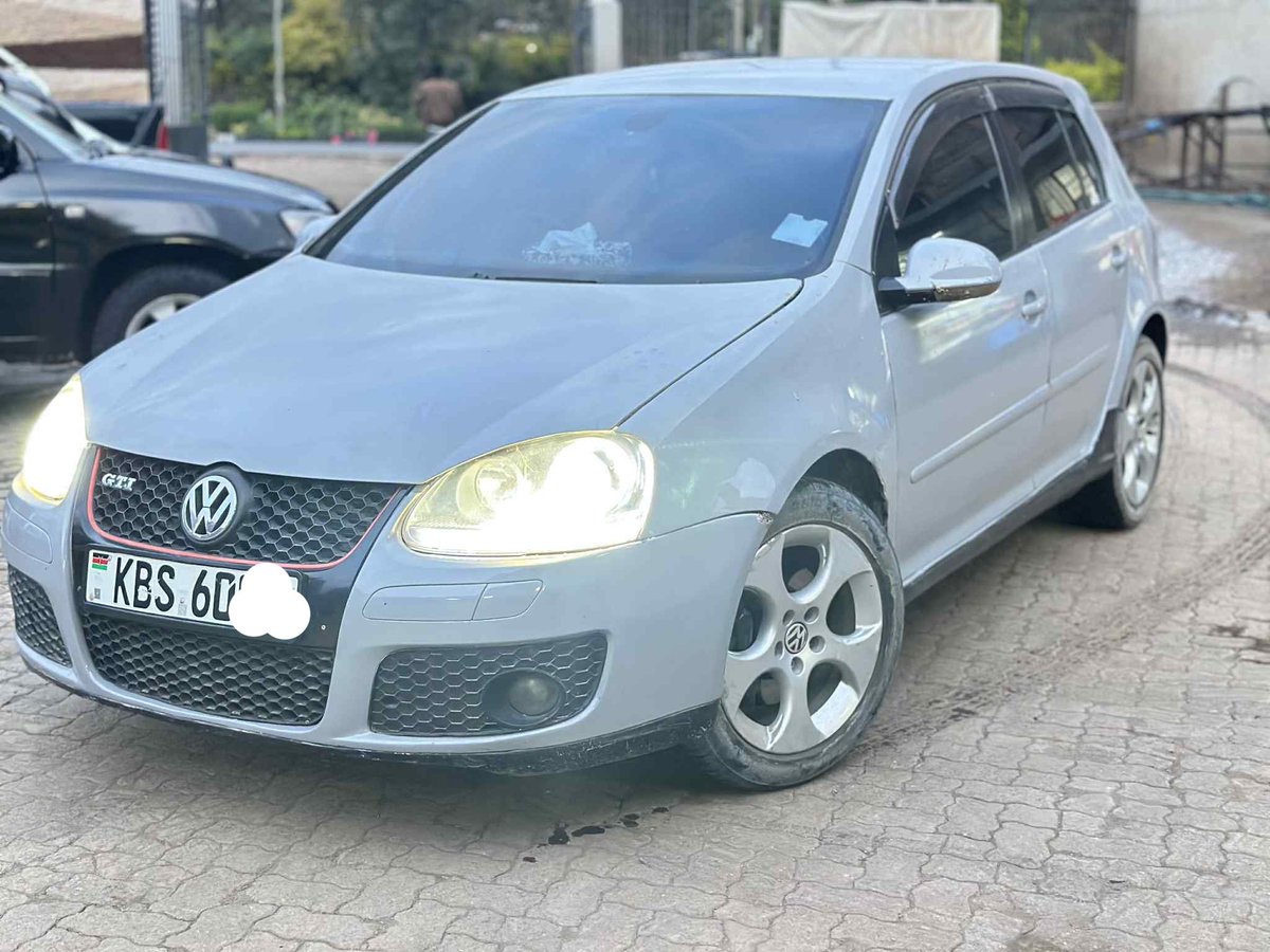 angwenyiChui's tweet photo. @alexmwanzo @Quancho8 @DerrickUdu55582 I need to get this benz, mtu anipee same amount imeandikwa hapo for my mk5 gti https://t.co/QH7o5RIbGS
