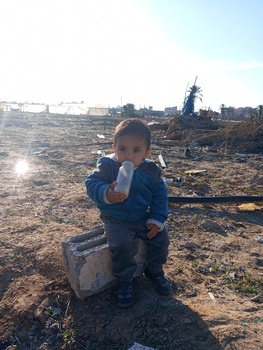 Israaallouh's tweet photo. When someone says: "I don't know how to help"?

But all I'm asking is for people share and leave a dot. 
Please don't ignore this 💔🙏
To donate 👇
https://t.co/sCRQVUfYg0 https://t.co/970ykdDiAQ