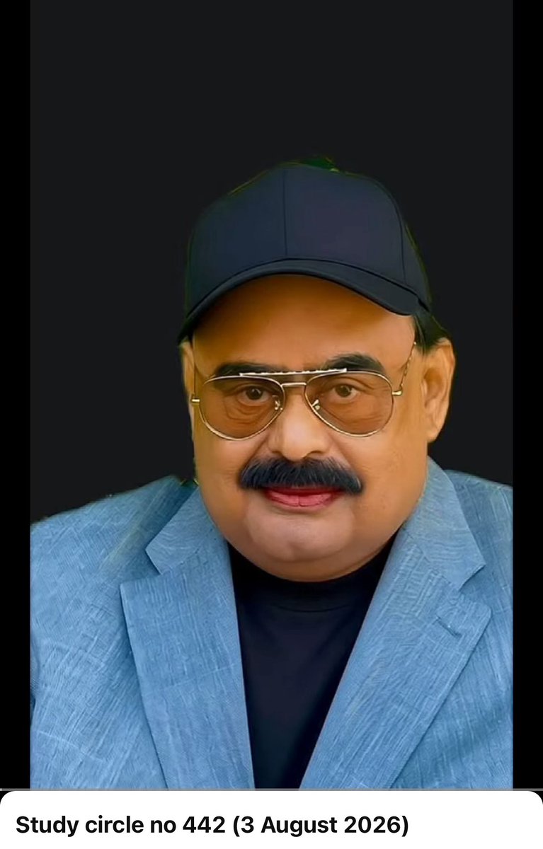 AltafHussain_90's tweet photo. کشمیرکا کونہ کونہ لہو لہو ہے لیکن حکومت کواس کی کوئی پرواہ نہیں ہے اور ایسے حالات میں الیکشن کاڈھونگ رچایا جارہا ہے۔ الطاف حسین 
#RightsMovementAJK #Kashmir 

آزادکشمیر کے ہرعلاقے میں کشمیری عوام اپنے حقوق کے لئے میدان میں ہیں جن میں صرف نوجوان ہی نہیں بلکہ بزرگ، مائیں، بہنیں اوربچے بھی شامل ہیں۔وہ صر ف اپنے بنیادی حقو ق مانگ رہےہیں لیکن اپنے حقوق کے لئے پرامن احتجاج کرنے پرانہیں گولیاں ماری جارہی ہیں، راولاکوٹ، میرپور اور دیگر علاقوں میں اب اسنائپرتعینات کردیےگئے ہیں جومظاہرین کوتاک تاک کرگولیاں مار رہے ہیں، پولیس، ایف سی اور دیگرسیکوریٹی فورسز کی فائرنگ سے اب تک سو سے زائد معصوم کشمیری شہید ہوچکے ہیں،جو کشمیری شہید ہورہے ہیں ان کی لاشیں بھی ورثاء کے حوالے نہیں کی جارہی ہیں، اسپتالوں پر بھی سیکوریٹی فورسز کاقبضہ ہے، جوزخمی اسپتال لائے جارہے ہیں،ان کے بارے میں بھی کچھ پتہ نہیں ہے، بے شمار لوگ لاپتہ ہیں، ایسے سنگین حالات میں آزادکشمیر میں الیکشن کرائے جارہے ہیں، کشمیری عوام نے ان جعلی الیکشن کابائیکاٹ کررکھا ہے جس کی وجہ سے پولنگ اسٹیشنز ویران پڑے ہوئے ہیں اورانتخابی عملہ گپ بازیوں میں مصروف ہے مگرحکومت دعویٰ کررہی ہے کہ عوام پولنگ میں بڑھ چڑھ کرحصہ لے رہے ہیں، یہ جھوٹ، دھوکہ اورفراڈ ہے۔ حکومت کی جانب سے تمام میڈیاکوبھی سختی سے ہدایت کردی گئی ہےکہ وہ الیکشن کے حوالے سے صرف وہی خبرنشرکریں جوسرکار کی جانب سے انہیں فراہم کی جائے، میڈیا کو کھلی کھلی دھمکیاں دی جارہی ہیں، جو رپورٹروہاں کی صحیح رپورٹنگ کرتاہے، اس رپورٹر کو اٹھالیا جاتاہے، انٹرنیشنل نیوزچینل الجزیرہ کے نمائندے حیدرکمال نے الیکشن کے حوالےسے صحیح رپورٹنگ کی تو پاکستان میں الجزیرہ پر پابندی عائدکردی گئی ہے۔ آزادکشمیرمیں انٹرنیٹ کی سروس بھی بند کردی گئی ہے۔ اس طرح ظلم کی انتہاکردی گئی ہے۔ وہ کشمیری جوبیرون ملک مقیم ہیں،جوپاکستان کوبھاری زرمبادلہ بھیجتے ہیں، آزاد کشمیرمیں ان کے گھروں پرقبضے کرکے وہاں چوکیاں بنالی گئی ہیں۔ 
پیپلزپارٹی اورمسلم لیگ ن کوکوئی شرم نہیں آرہی ہے کہ وہ ایسے حالات میں عوام سے ووٹ مانگنے جارہے ہیں۔انہوں نے کشمیریوں پر مظالم ڈھائے، انہیں ان کے حقوق سے محروم رکھا اورآج بھی انہیں کشمیریوں کی نہیں اقتدارکی فکر ہے۔ یہ بات انتہائی قابل مذمت ہے کہ اپنے حقوق کے لئے میدان میں آنے والے کشمیریوں کوآج غدار، غیرملکی ایجنٹ کہاجارہا ہے اورمار مارکرانہیں حب الوطنی کاسبق پڑھایا جارہاہے۔میں کہتاہوں کہ حب الوطنی کاسبق سیکھنا ہے تو کشمیریوں سے سیکھوجوظلم سہہ کر اور محروم رہ کربھی حب الوطنی کادم بھرتے رہے۔ میں حکمرانوں سے کہتاہوں کہ جتنا جلد ہو کشمیریوں کے مطالبات کو مانیں، ان پر ظلم بندکریں، الیکشن کاڈھونگ بندکریں اورکشمیریوں کوان کے حقوق دیں۔ 
میں ظلم کانشانہ بننے والے کشمیریوں سے دلی ہمدردی اوریکجہتی کااظہارکرتاہوں، میں ان کے دکھ میں شریک ہوں۔
میں کشمیری عوام خصوصاً نوجوانوں سے اپیل کرتاہوں کہ وہ اپنے حقوق کے حصول کی اس جدوجہدمیں کسی بھی صورت میں مایوس نہ ہوں، چاہےکوئی بھی ظلم ہو، سرینڈرنہ کریں اورجب تک آپ کاایک ایک مطالبہ نہیں ماناجاتا، آپ اپنی جدوجہد جاری رکھیں اوریہ یادرکھیں کہ حقوق کے حصول کی جدوجہد میں قربانیاں دینی پڑتی ہیں، آپ اپنی قوم کے حقوق کی جدوجہد میں آج جوقربانیاں دے رہے ہیں وہ ضروررنگ لائیں گی اورآپ کی قربانیوں کی بدولت آپ کی آنے والی نسلیں ایک باعزت اورآزاد فضاء میں زندگی گزاریں گی۔ 
میں پورے پاکستان کے عوام سے درخواست کرتاہوں کہ وہ کشمیری عوام سے یکجہتی کا اظہارکریں اورمظلوم کشمیریو ں کی حمایت میں سڑکوں پرنہیں آسکتے تو وہ ٹی وی چینلز جوکشمیریوں کےخلاف پروپیگنڈہ کررہے ہیں، انہیں ایک گھنٹے کے لئے بندکرکے کشمیریوں سے یکجہتی کا اظہارکریں اورکشمیری شہدا کے لواحقین کے غم میں شریک ہوں۔

الطاف حسین 
ٹک ٹا ک پر 442  ویں فکری نشست سے خطاب
3  اگست 2026ء
https://t.co/ywJQGLXXzl