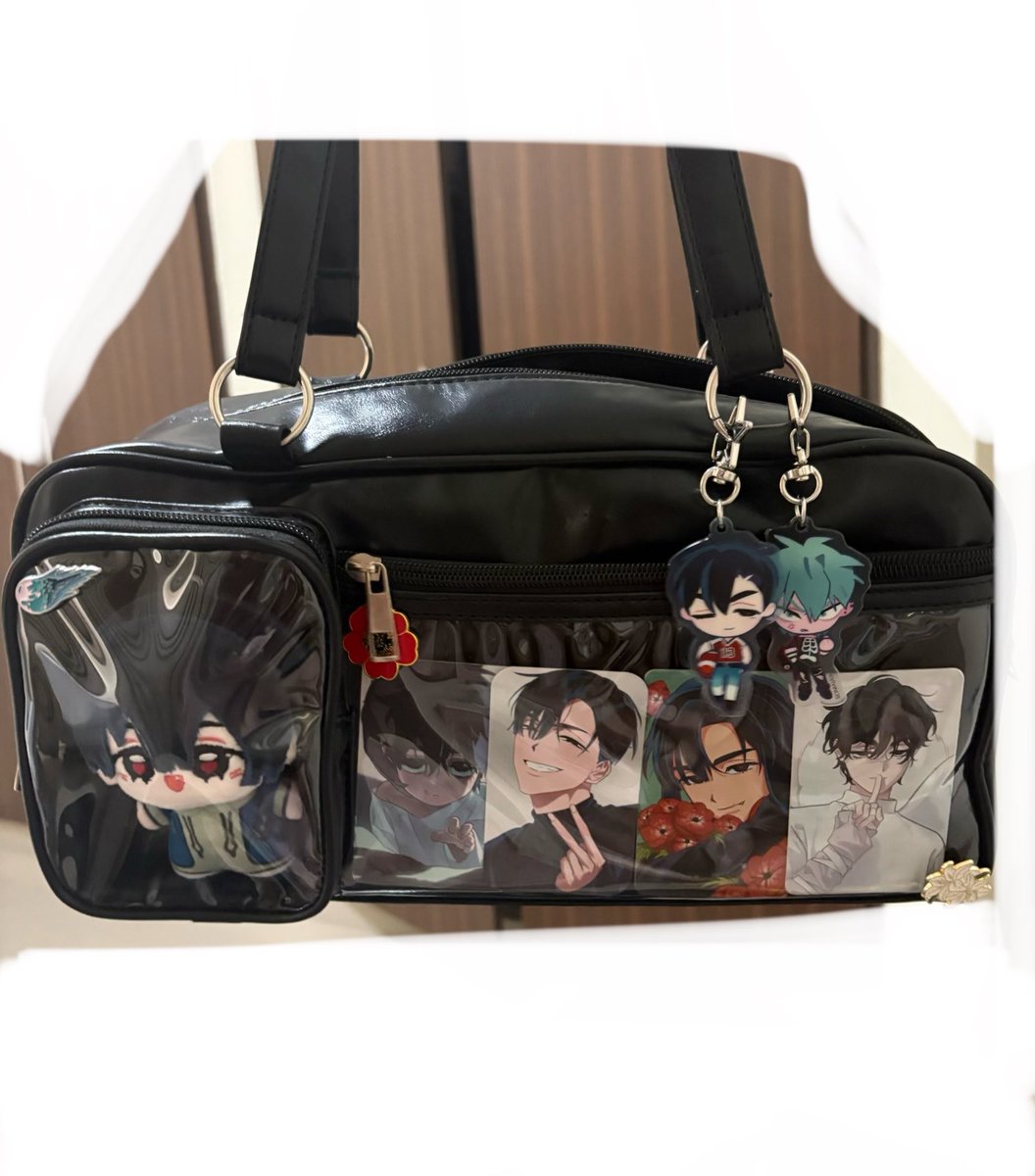 ivanpng's tweet photo. The bag and the phone case of the most annoying person you’ll ever meet https://t.co/MKu0TuJNQK