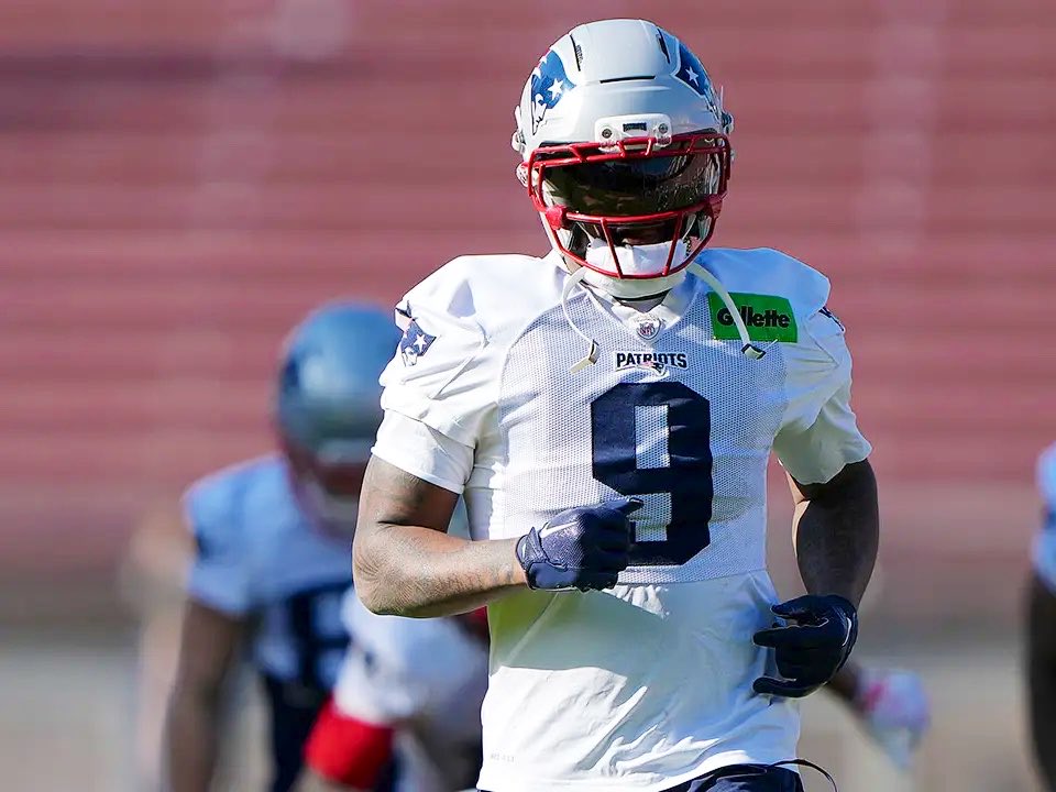 LosTalksPats's tweet photo. #Patriots WR Kayshon Boutte had 5 catches on 7 targets today, per @DougKyed.

One of those catches was a 40-yard touchdown from Tommy DeVito during team period.

Despite limited reps, Boutte has consistently been one of the best receivers on the field. https://t.co/TGY1lb1Y9F
